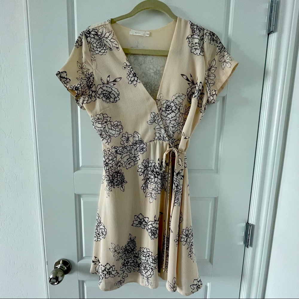 NWOT Lush Blush Floral Olivia Wrap Dress